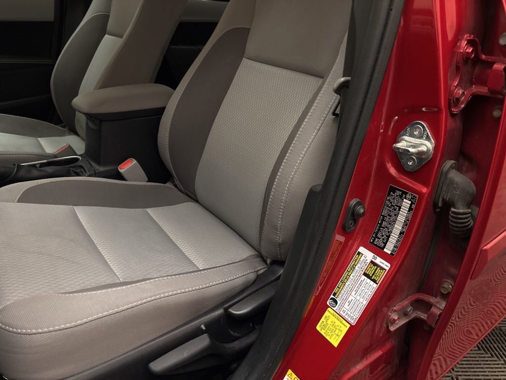 Used 2018 Toyota Corolla LE image 11