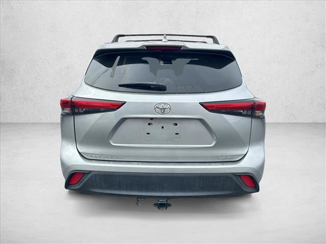 Used 2021 Toyota Highlander LE image 6
