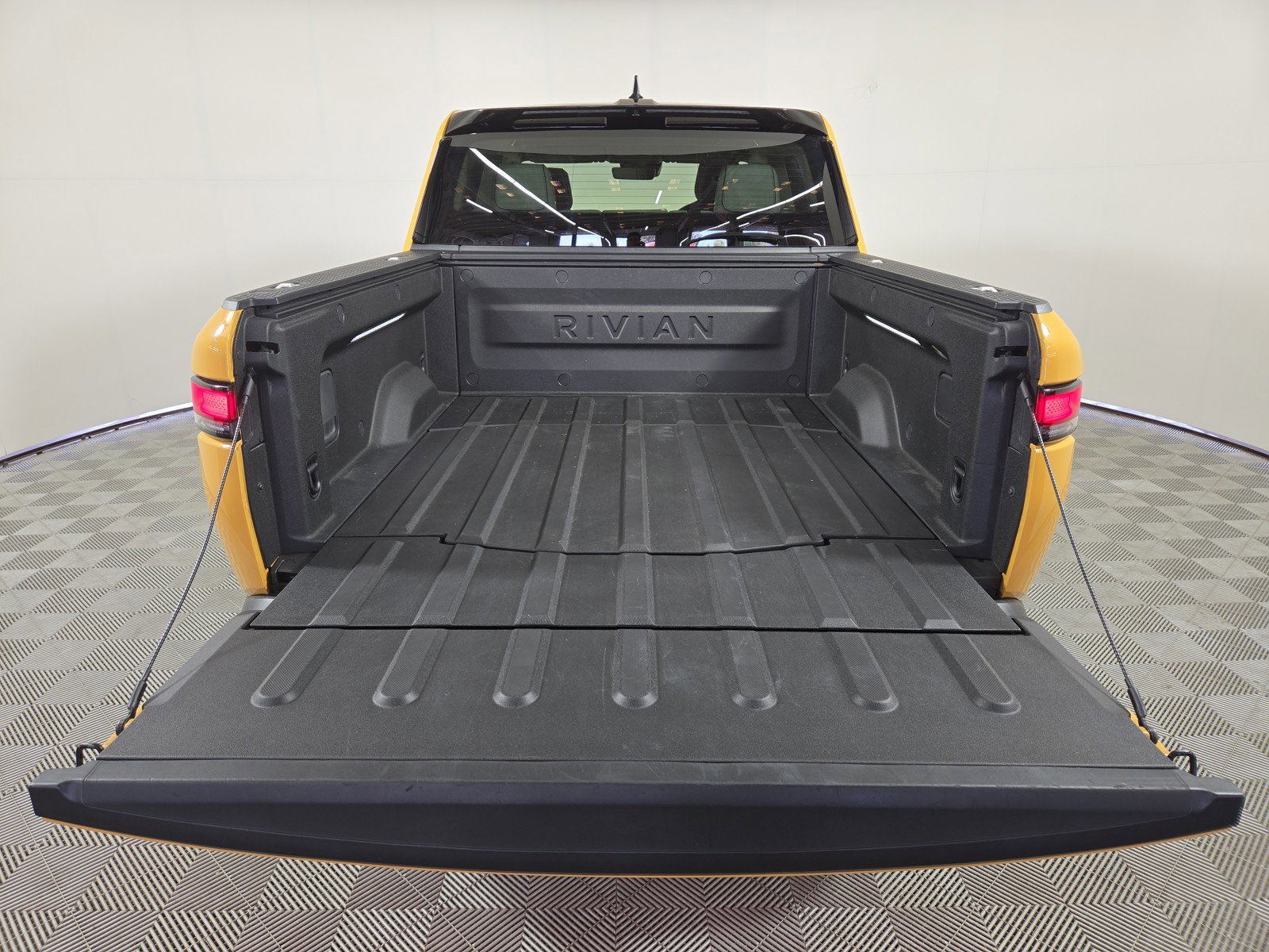 Used 2023 Rivian R1T Adventure AWD/4WD image 15