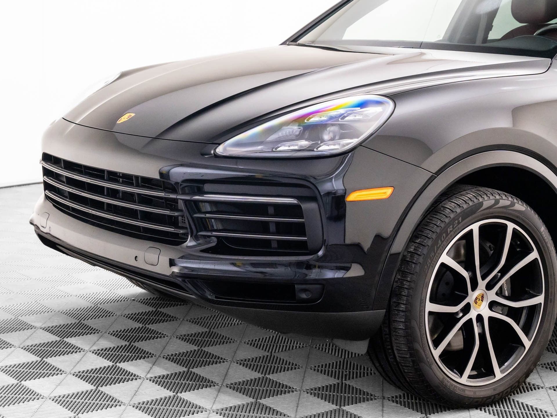 Certified 2023 Porsche Cayenne Platinum Edition image 35