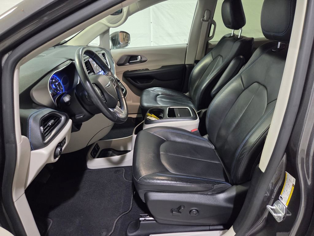 Used 2021 Chrysler Pacifica Touring-L FWD image 12