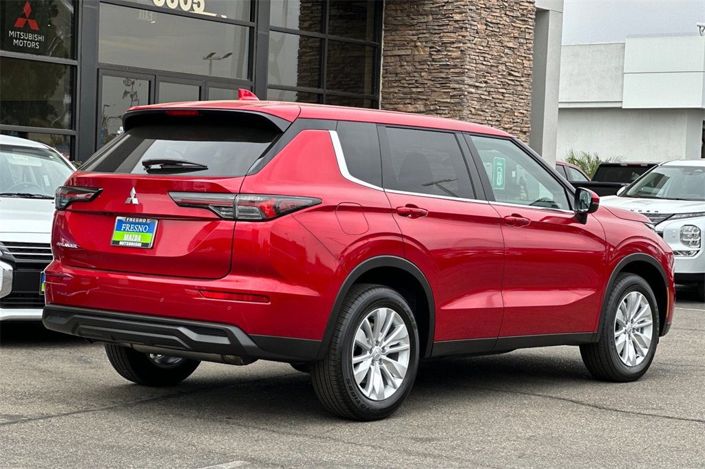 New 2025 Mitsubishi Outlander ES image 5