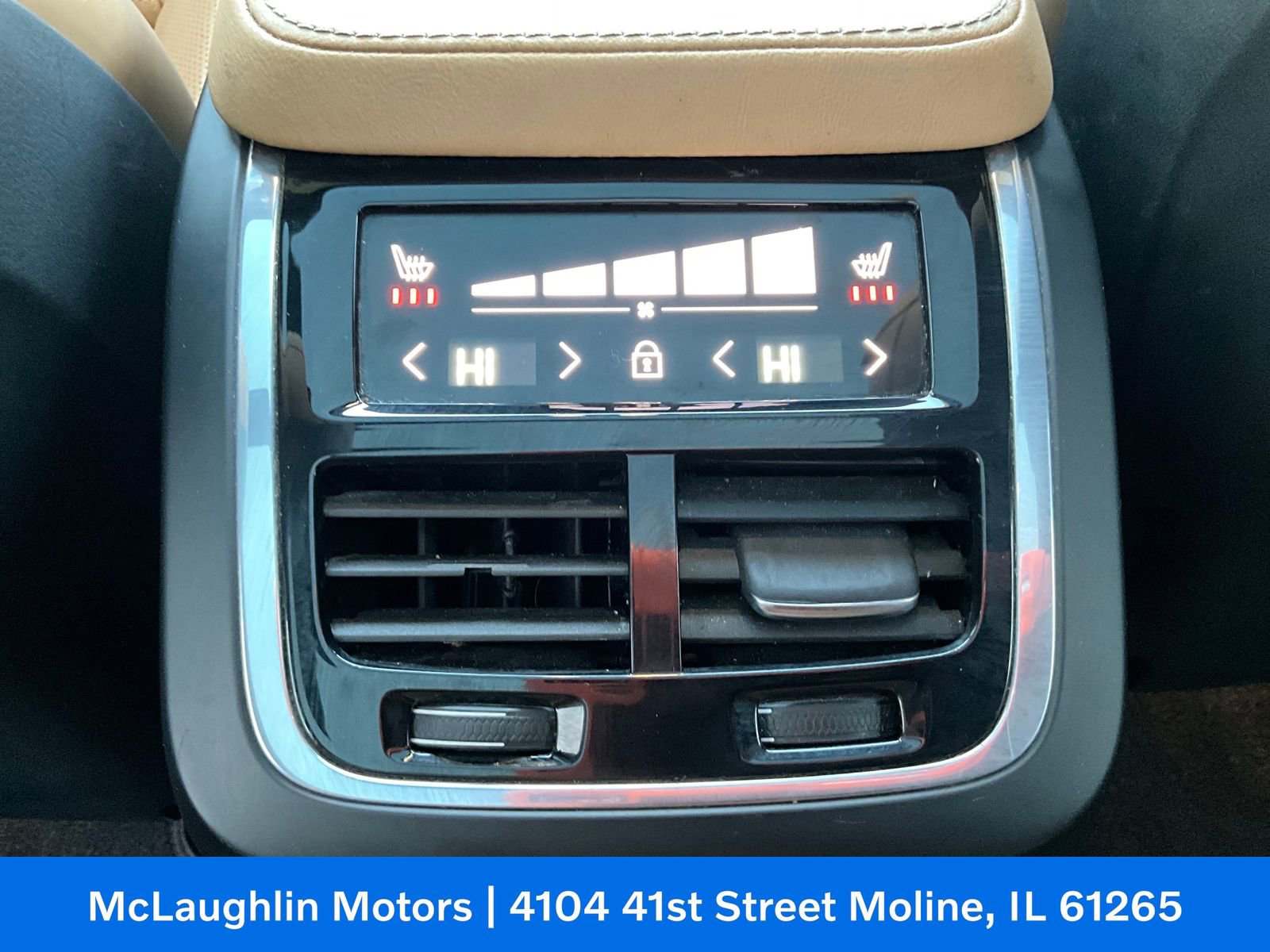 Certified 2023 Volvo XC90 B6 Ultimate w/ Protection Package Premier image 32