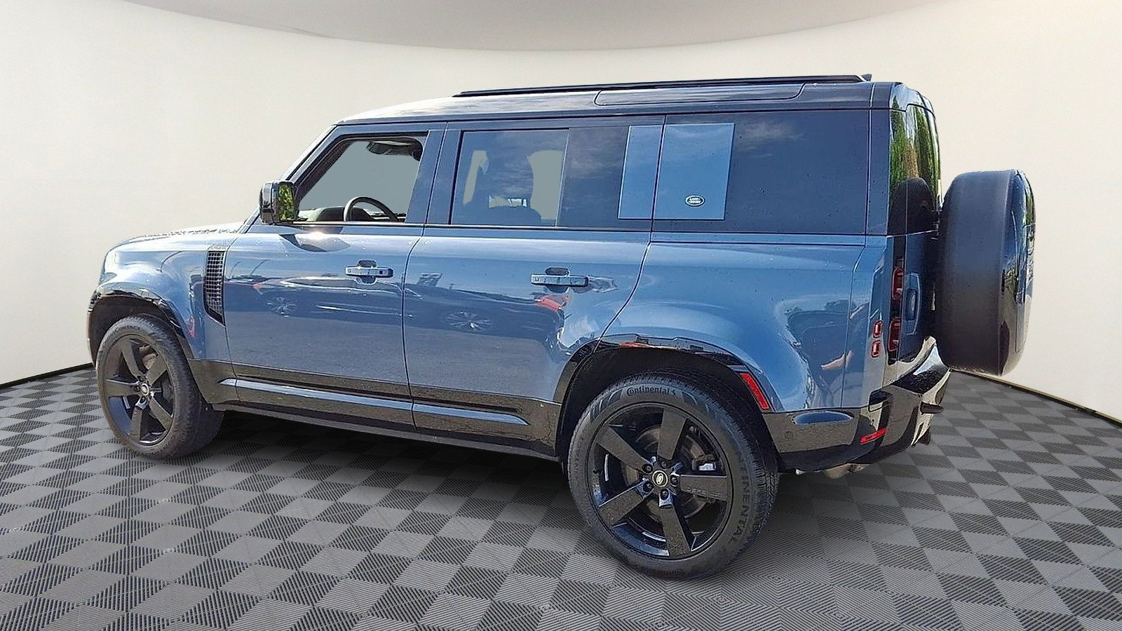 Used 2023 Land Rover Defender 110 X-Dynamic SE AWD/4WD image 6