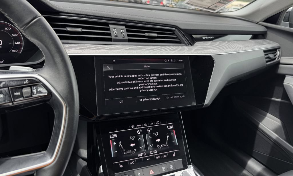 Used 2022 Audi e-tron Premium w/ Convenience Plus Package AWD/4WD image 20