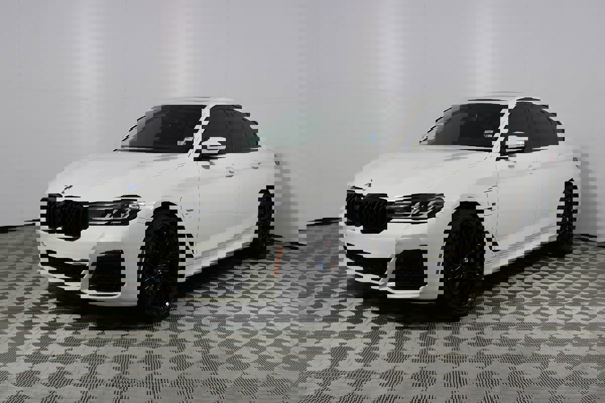 Used 2023 BMW 530e w/ M Sport Package image 25