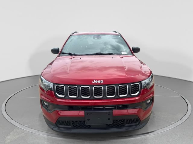 Used 2025 Jeep Compass Latitude w/ Convenience Group AWD/4WD image 2