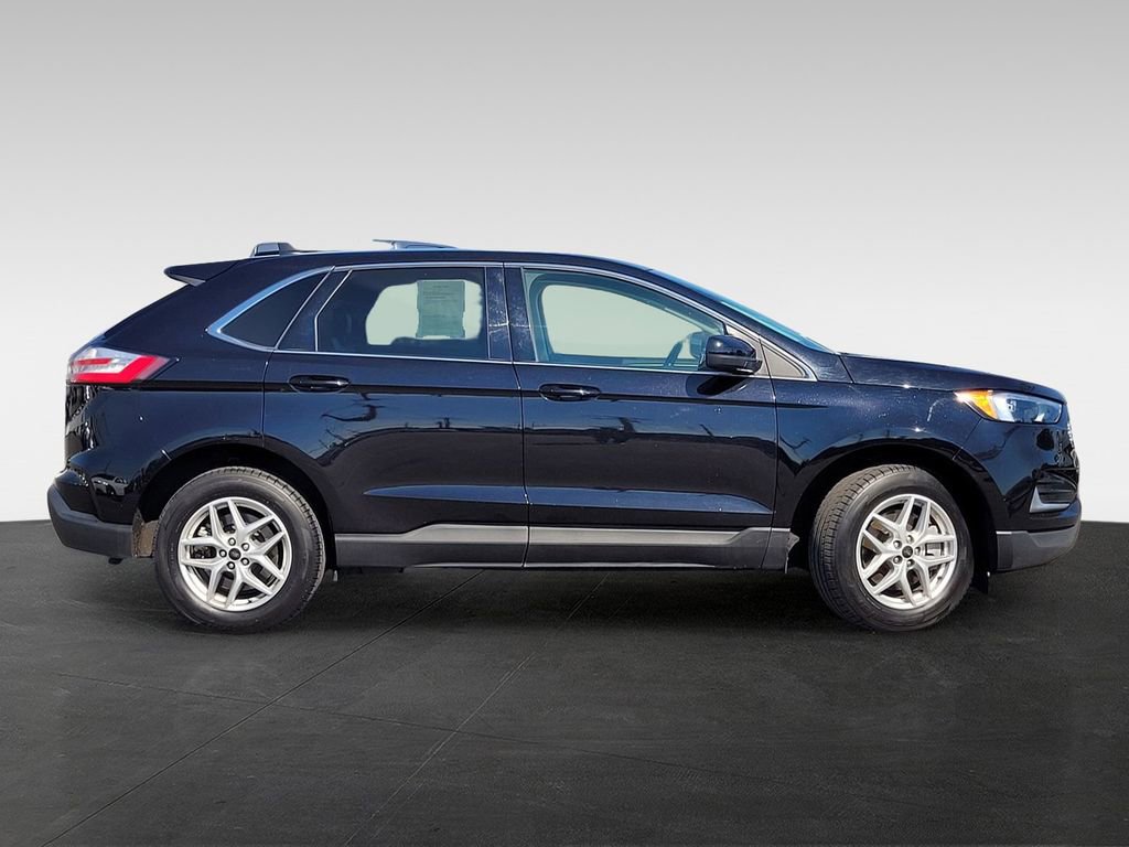 Used 2024 Ford Edge SEL image 3