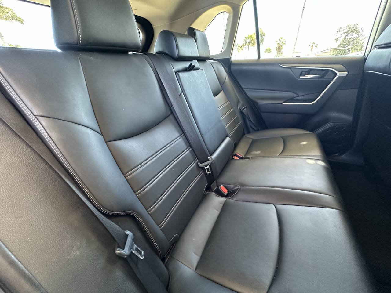 Used 2021 Toyota RAV4 XLE Premium image 14