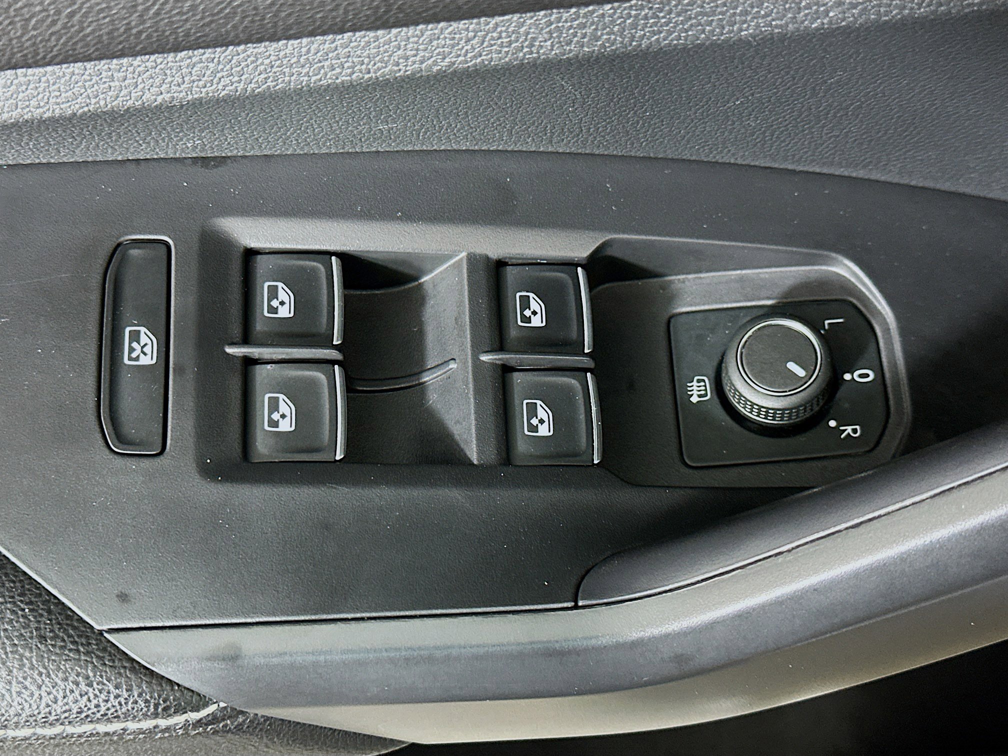 Used 2024 Volkswagen Jetta SE image 15