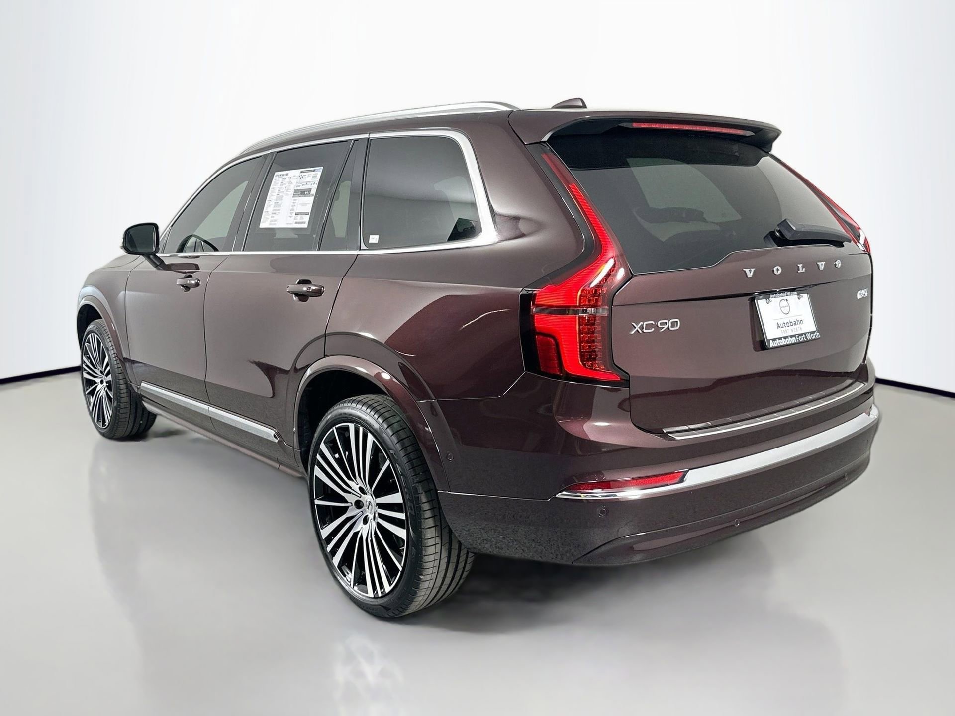 New 2026 Volvo XC90 B5 Plus w/ Protection Package Premier AWD/4WD image 7