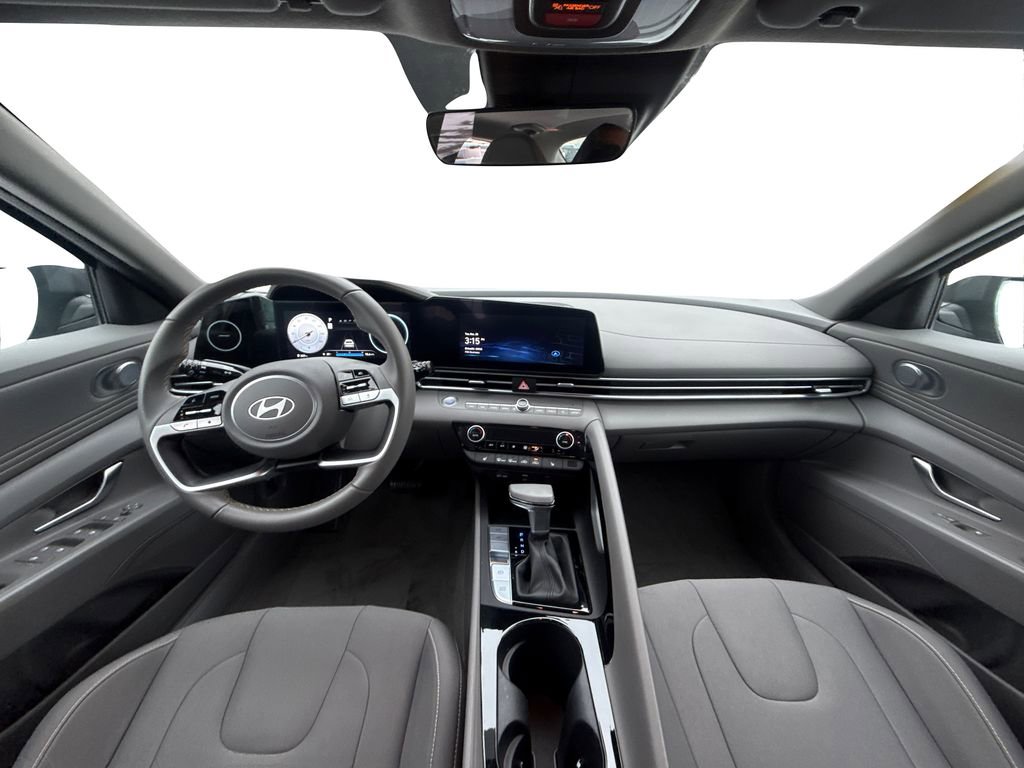 Certified 2025 Hyundai Elantra SEL image 16