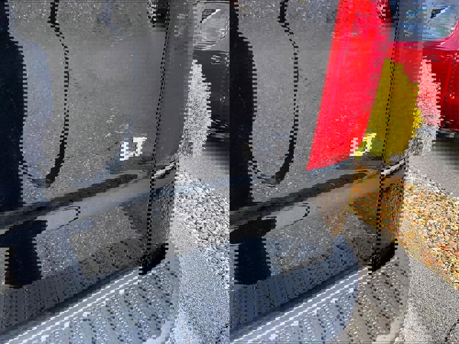 Used 2023 Chevrolet Silverado 1500 LT AWD/4WD image 27