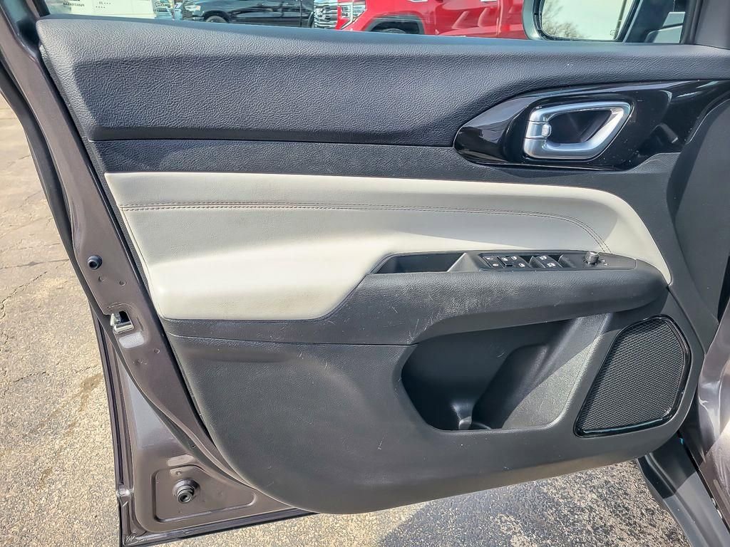 Used 2023 Jeep Compass Limited image 19