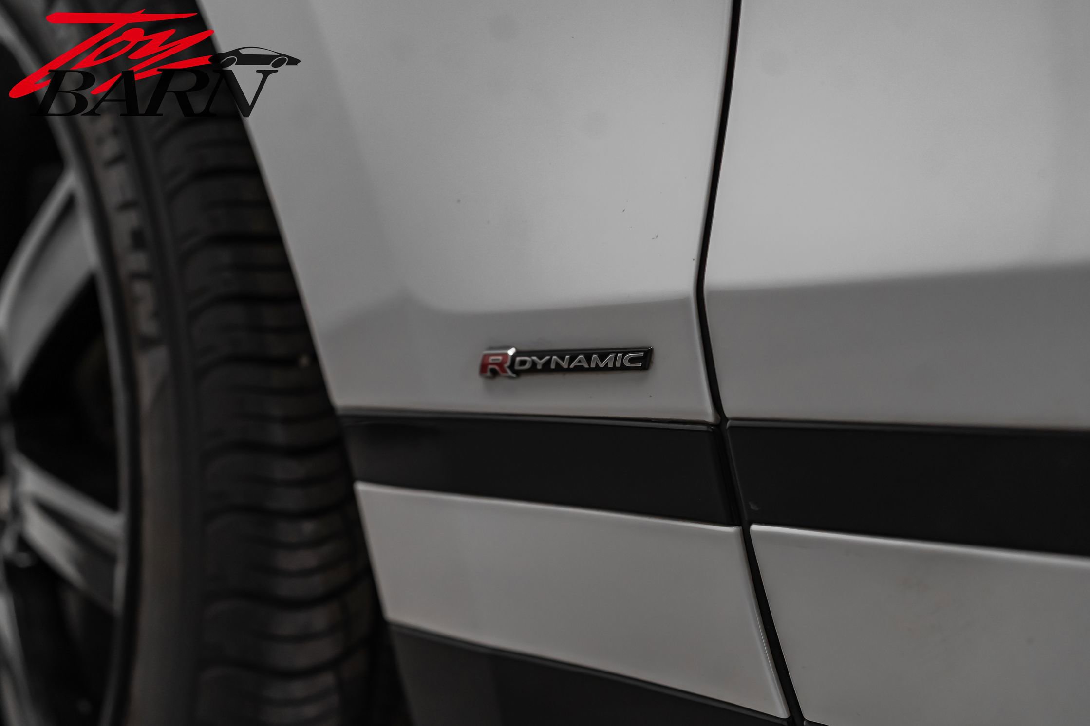 Used 2018 Land Rover Range Rover Velar R-Dynamic HSE image 16