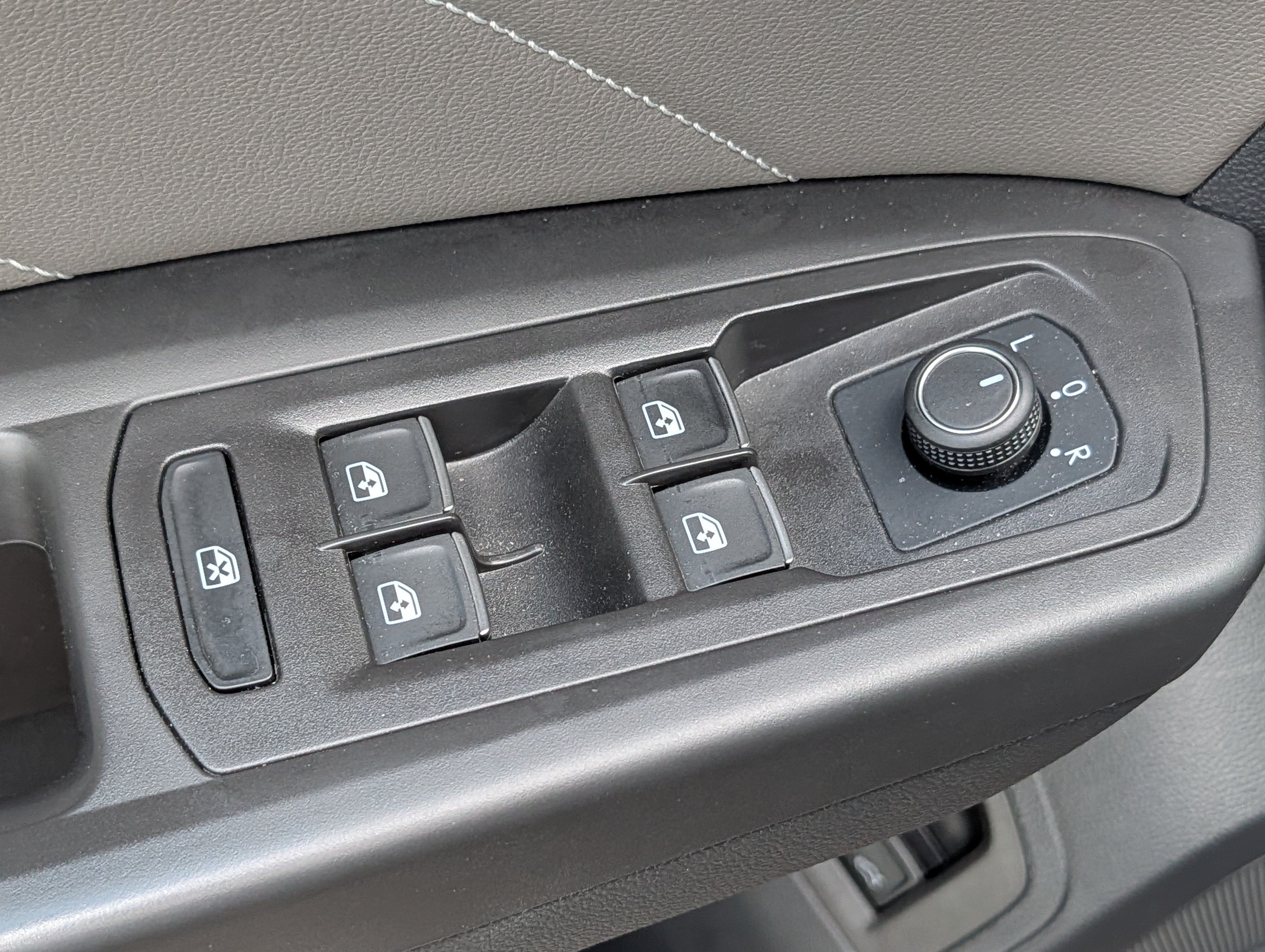 Certified 2023 Volkswagen Atlas Cross Sport SE AWD/4WD image 19
