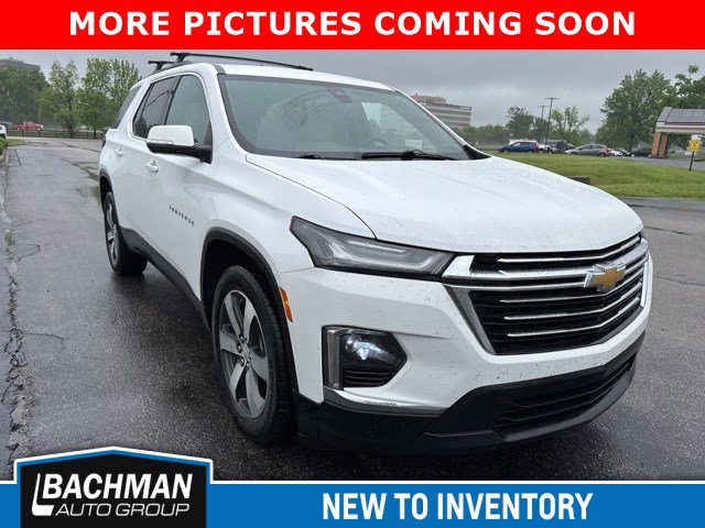 Used 2022 Chevrolet Traverse LT w/ LT Premium Package AWD/4WD image 2