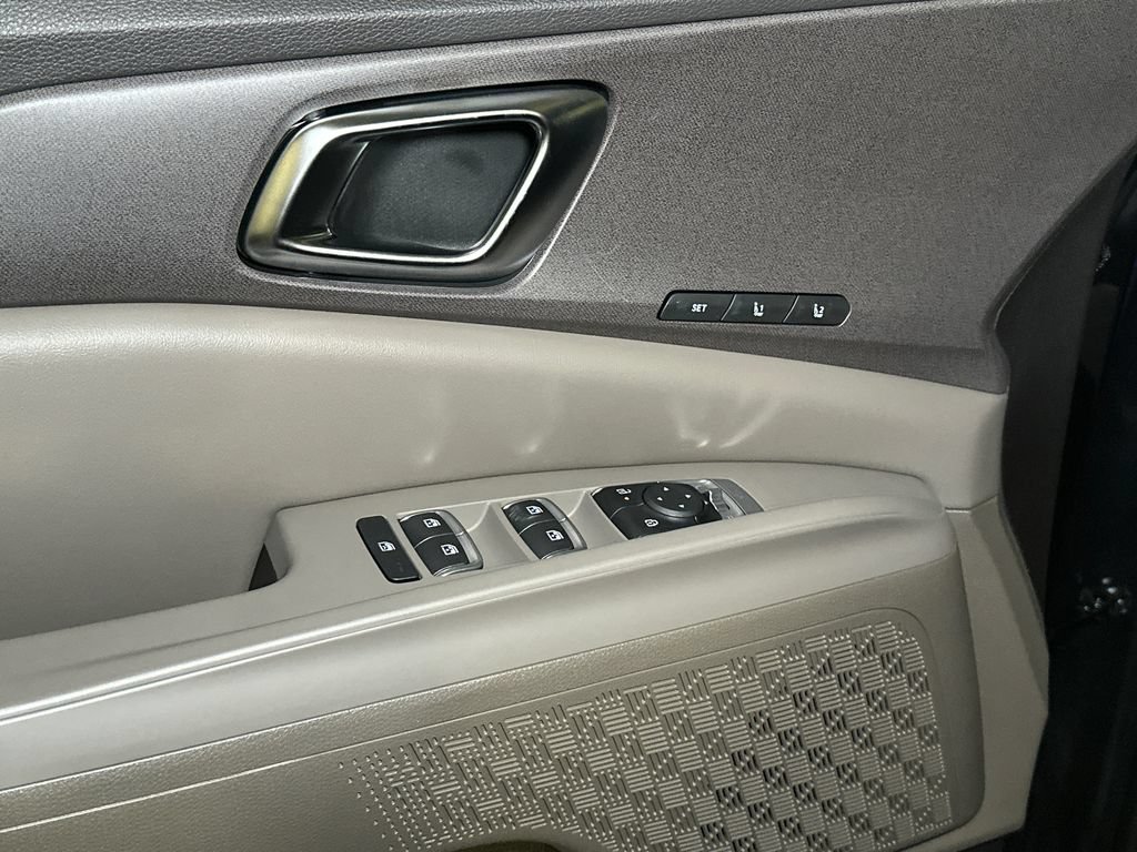 New 2026 Kia Carnival EX FWD image 14