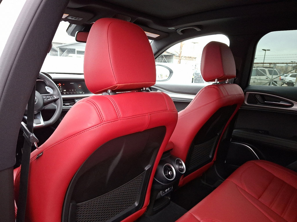 Used 2023 Alfa Romeo Stelvio Veloce image 21