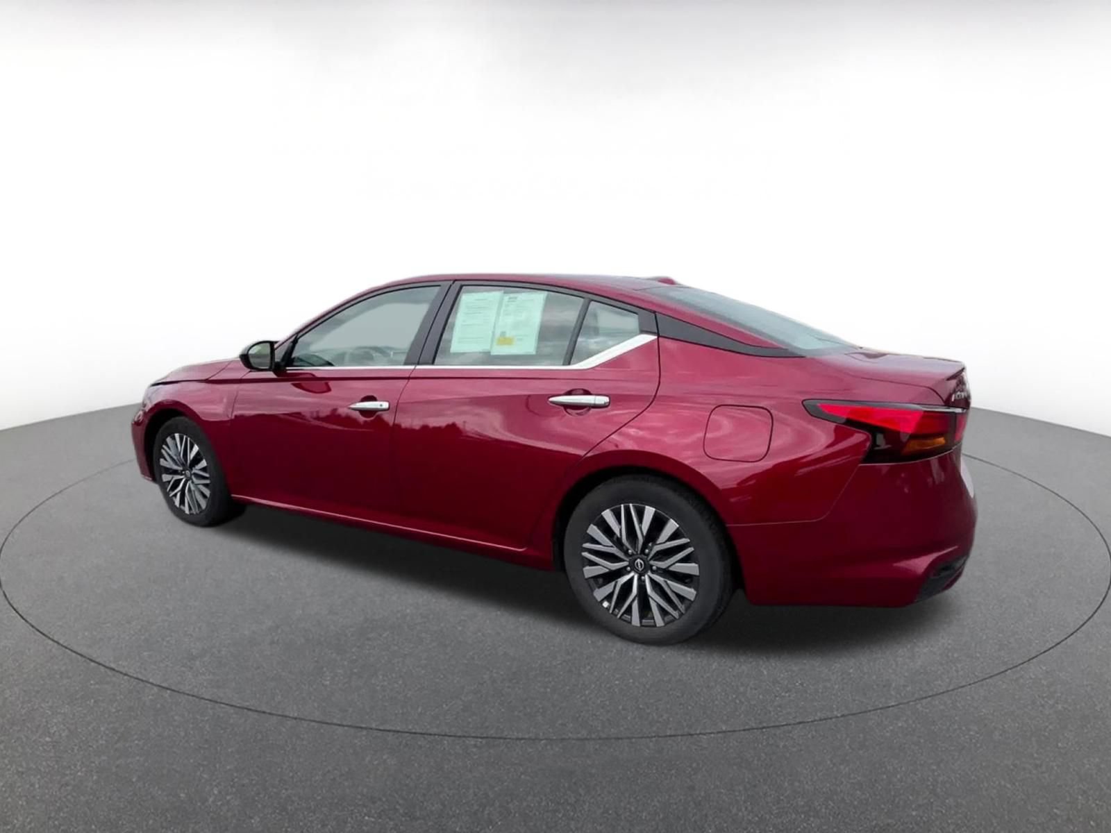 Used 2025 Nissan Altima 2.5 SV FWD image 8