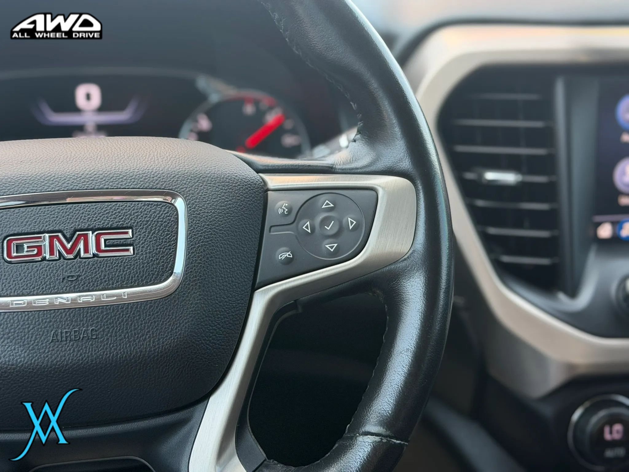 Used 2020 GMC Acadia Denali w/ Technology Package AWD/4WD image 33