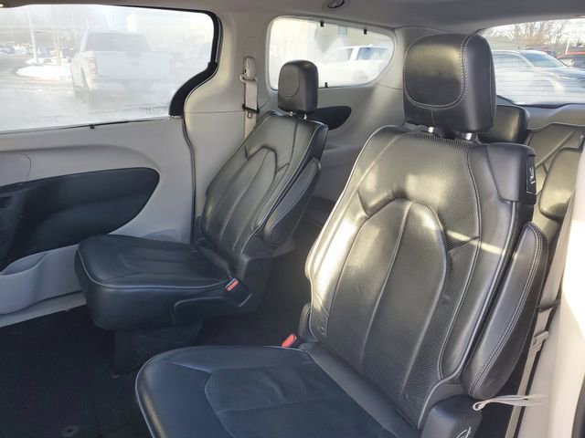 Used 2018 Chrysler Pacifica Limited image 8