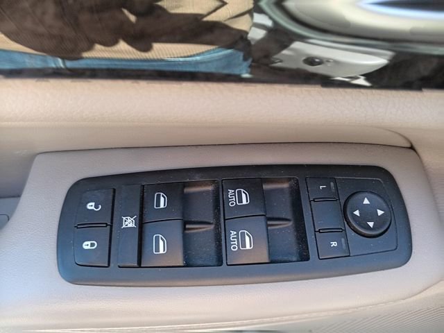 Used 2013 Jeep Grand Cherokee Laredo w/ Laredo E Group AWD/4WD image 10