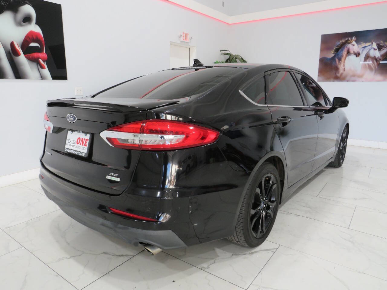 Used 2019 Ford Fusion SE w/ Equipment Group 151A FWD image 4