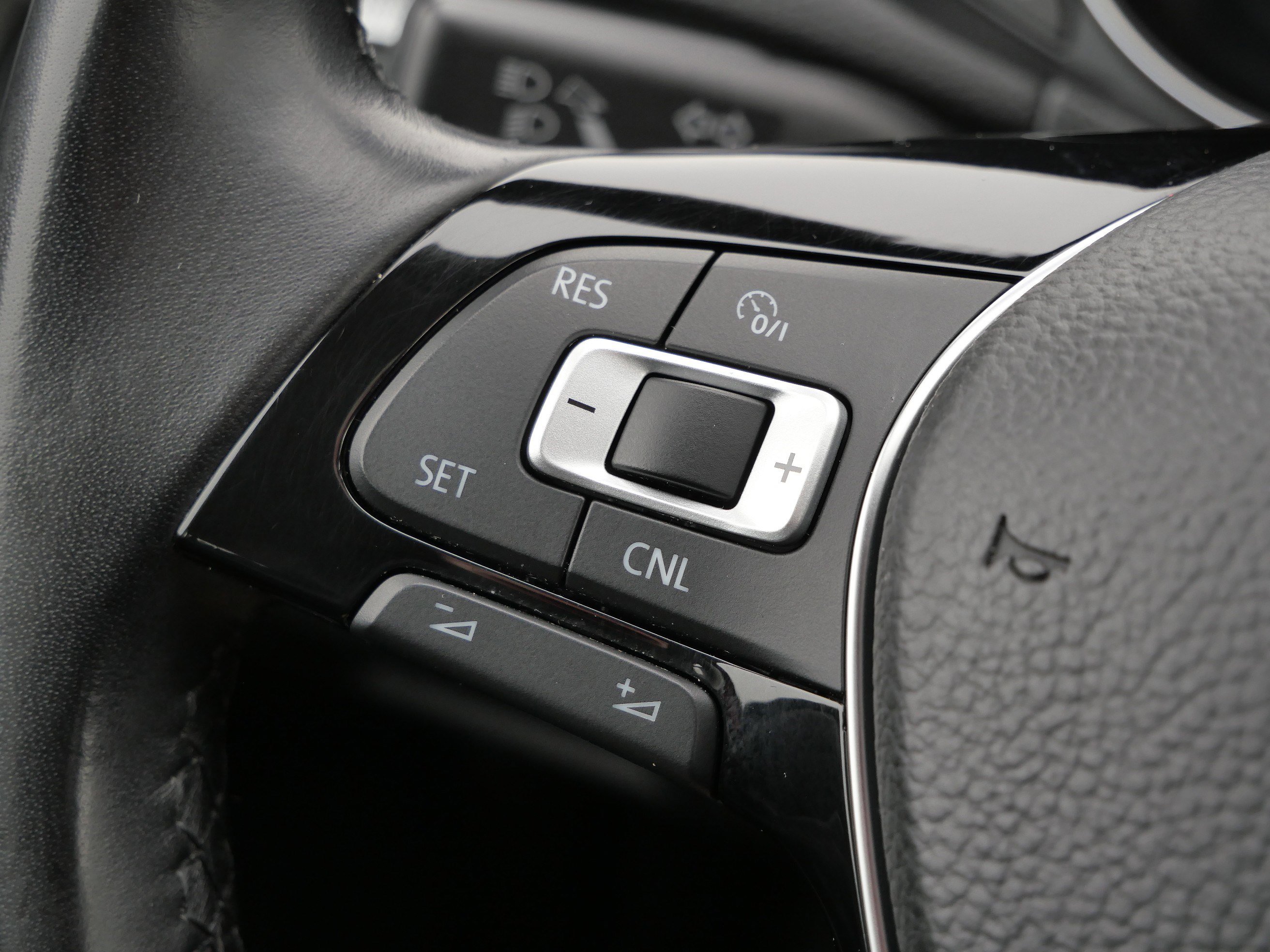 Used 2019 Volkswagen Passat 2.0T Wolfsburg image 31