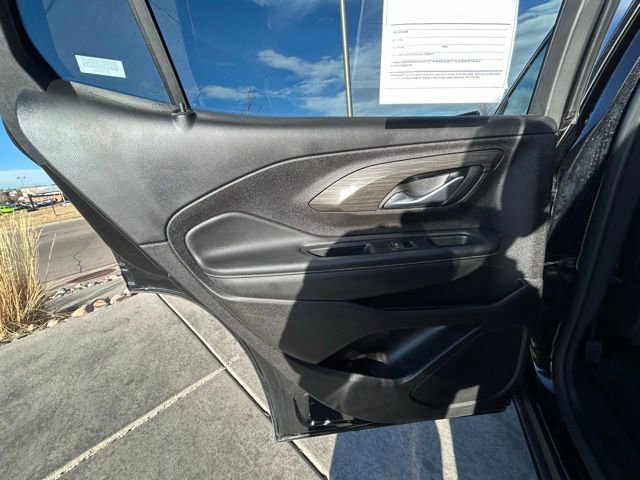 Used 2024 GMC Terrain SLT image 22