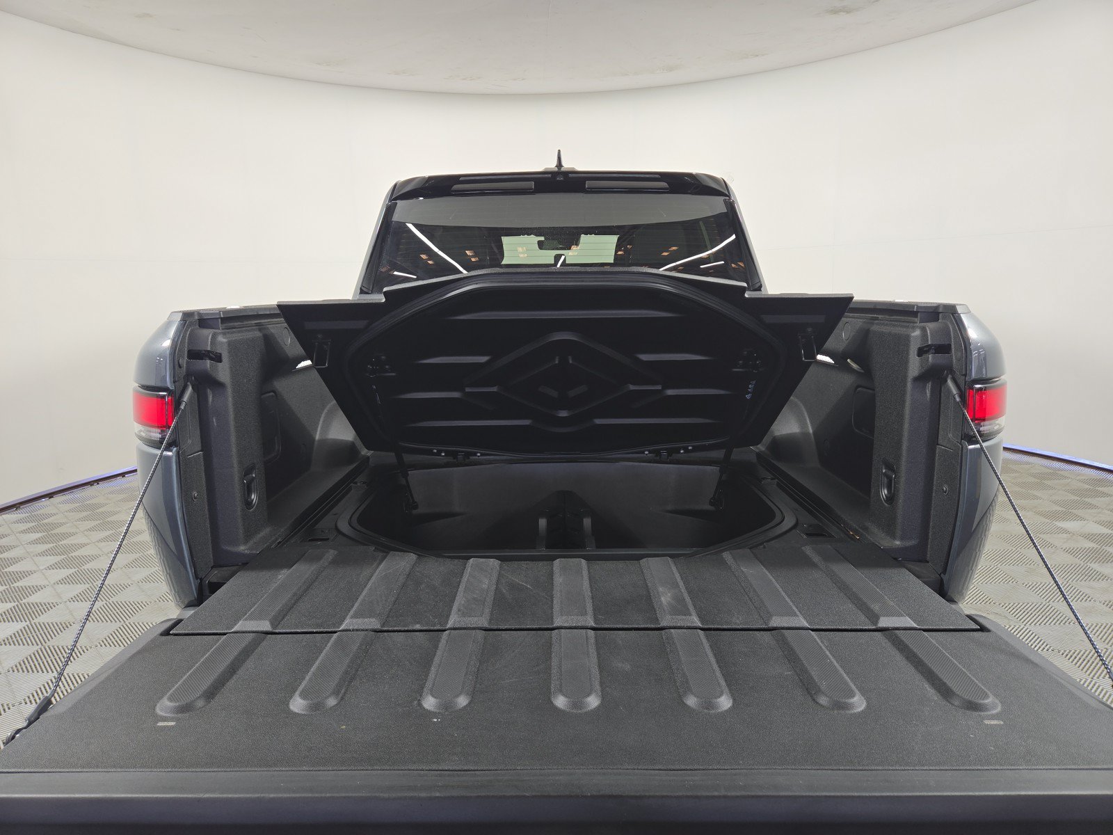 Used 2024 Rivian R1T Adventure AWD/4WD image 15