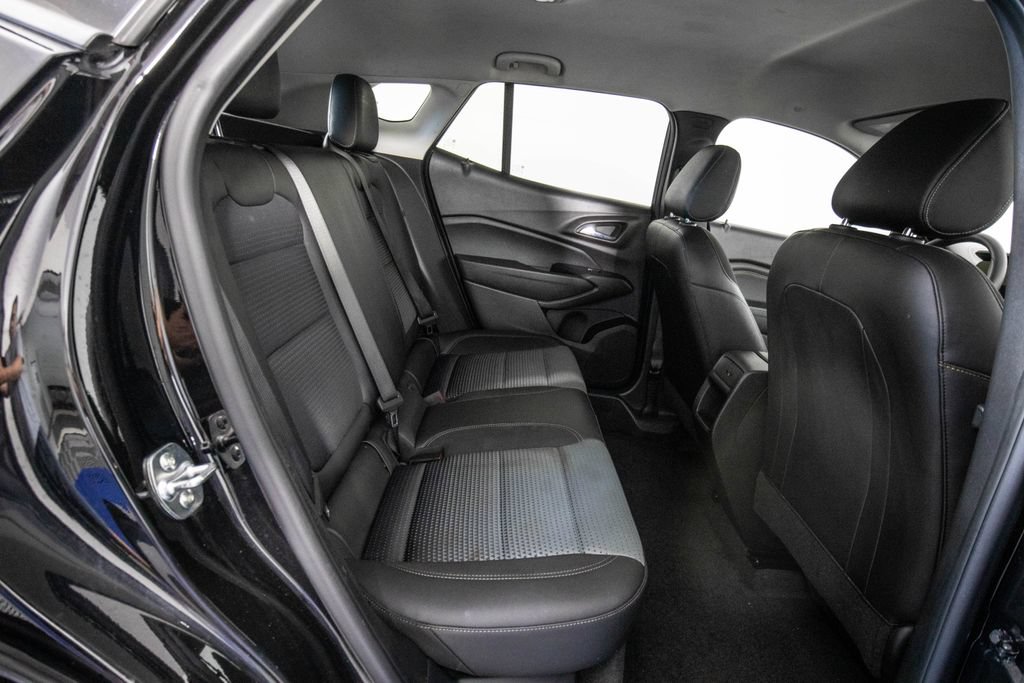 Used 2025 Chevrolet Trax LT FWD image 11