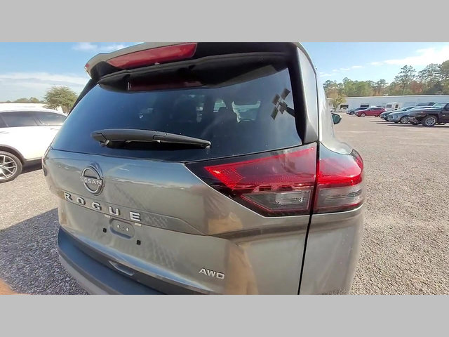 Used 2023 Nissan Rogue S image 32