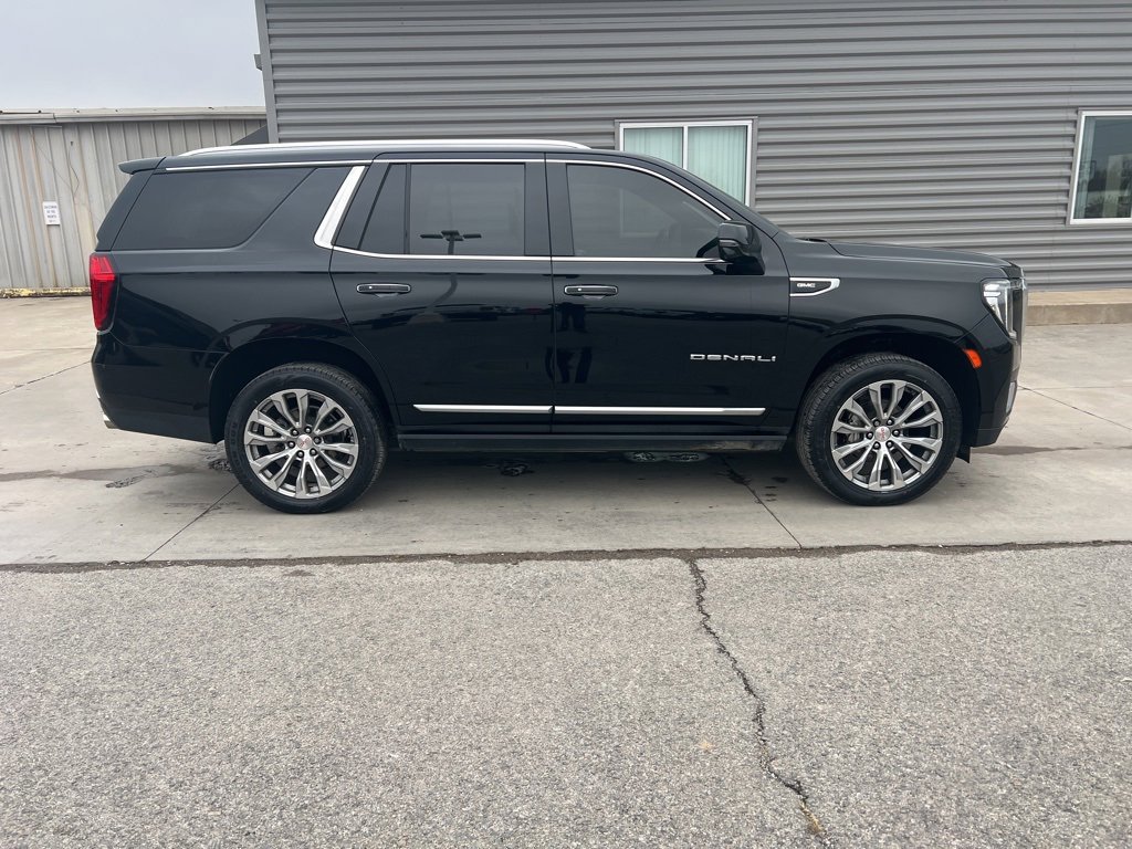 Used 2021 GMC Yukon Denali w/ Denali Premium Package image 4