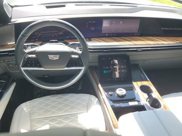 Certified 2026 Cadillac Escalade Platinum Sport w/ LPO, ONYX Package AWD/4WD image 17