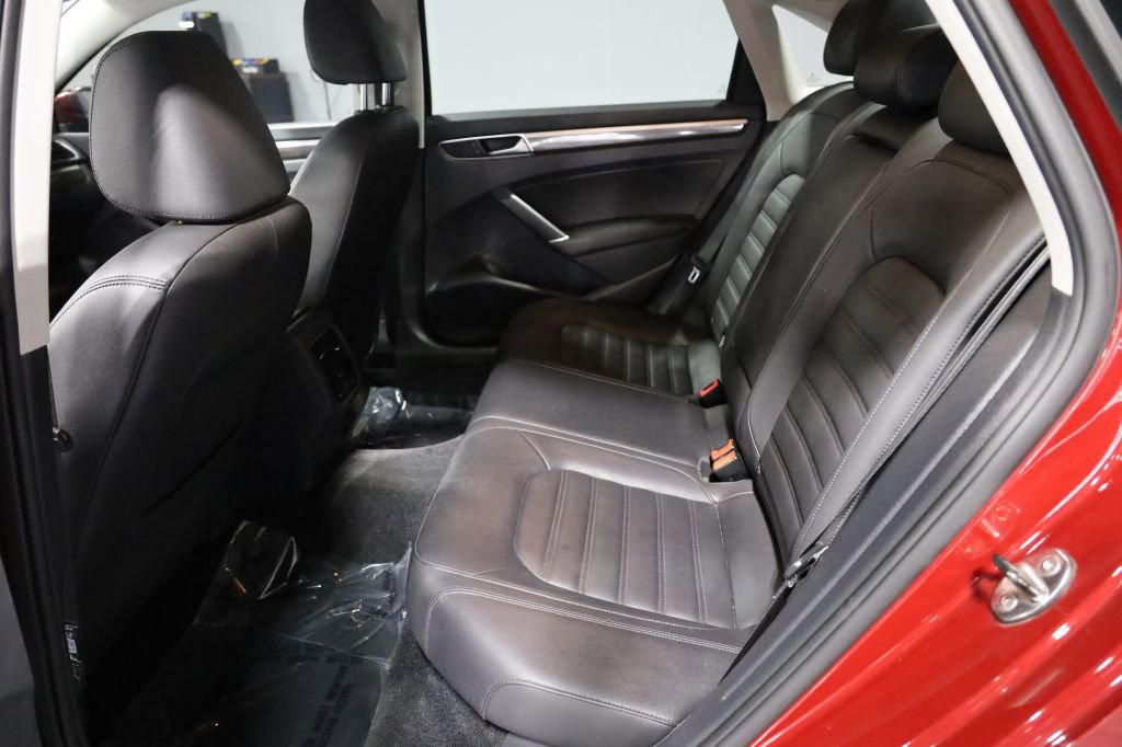 Used 2017 Volkswagen Passat 1.8T SEL Premium image 19