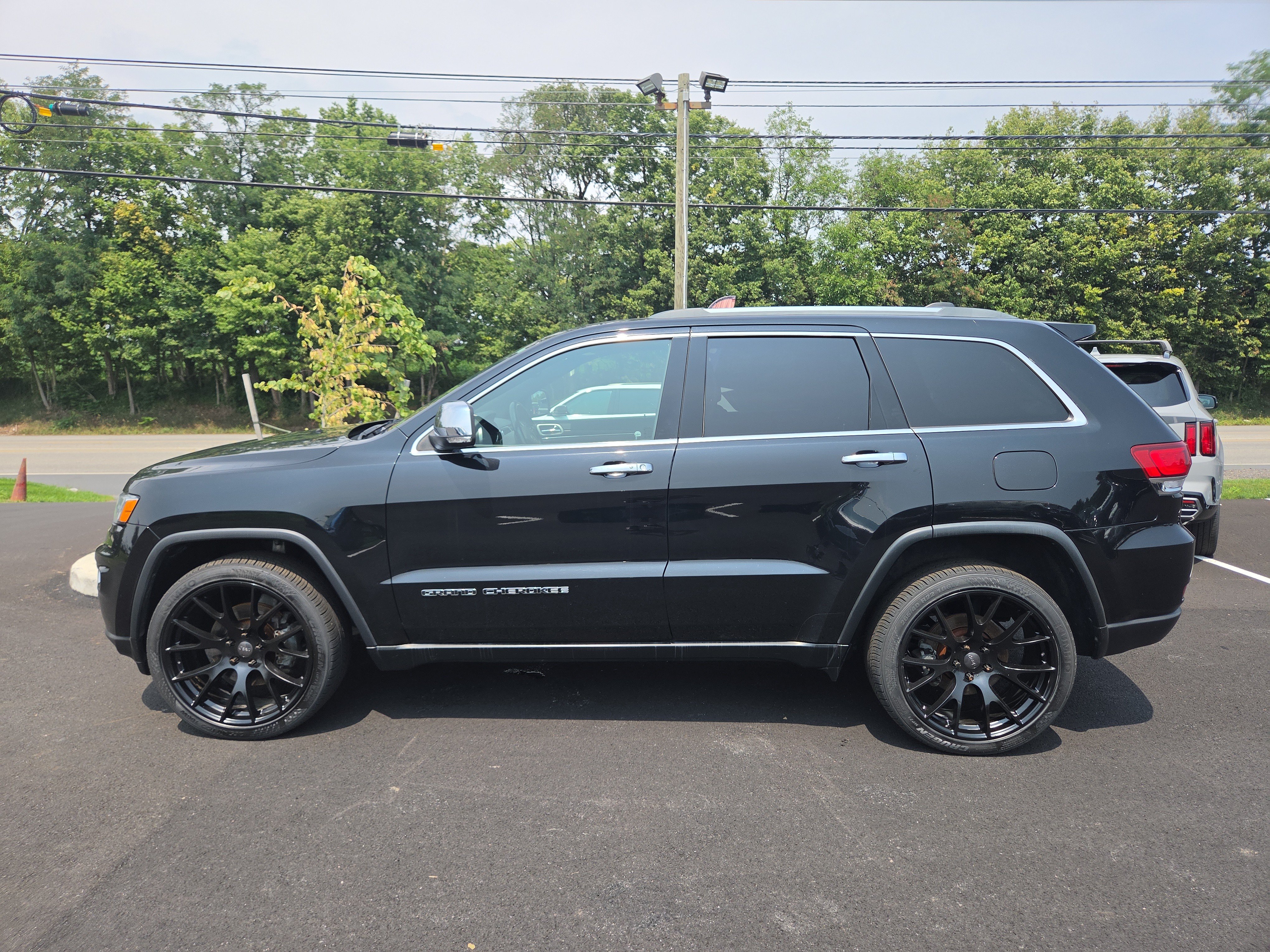 Used 2021 Jeep Grand Cherokee Limited AWD/4WD image 12