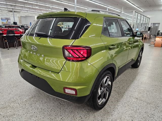 Used 2021 Hyundai Venue SEL image 4