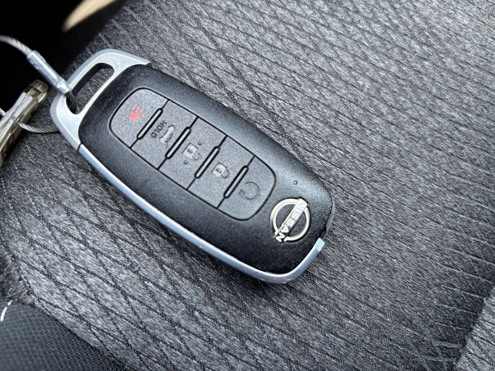 Used 2025 Nissan Rogue SV FWD image 27