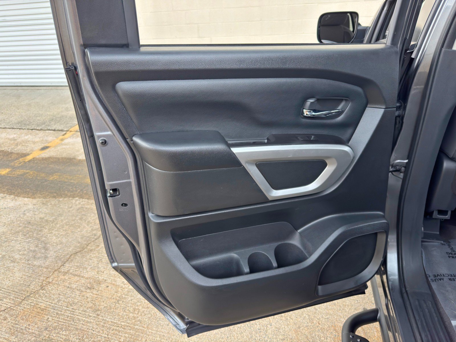 Used 2023 Nissan Titan SV w/ SV Convenience Package RWD image 36