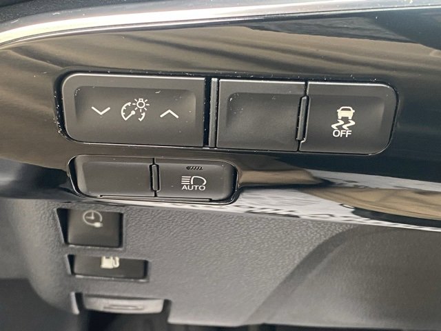 Used 2020 Toyota Prius Prime XLE image 25