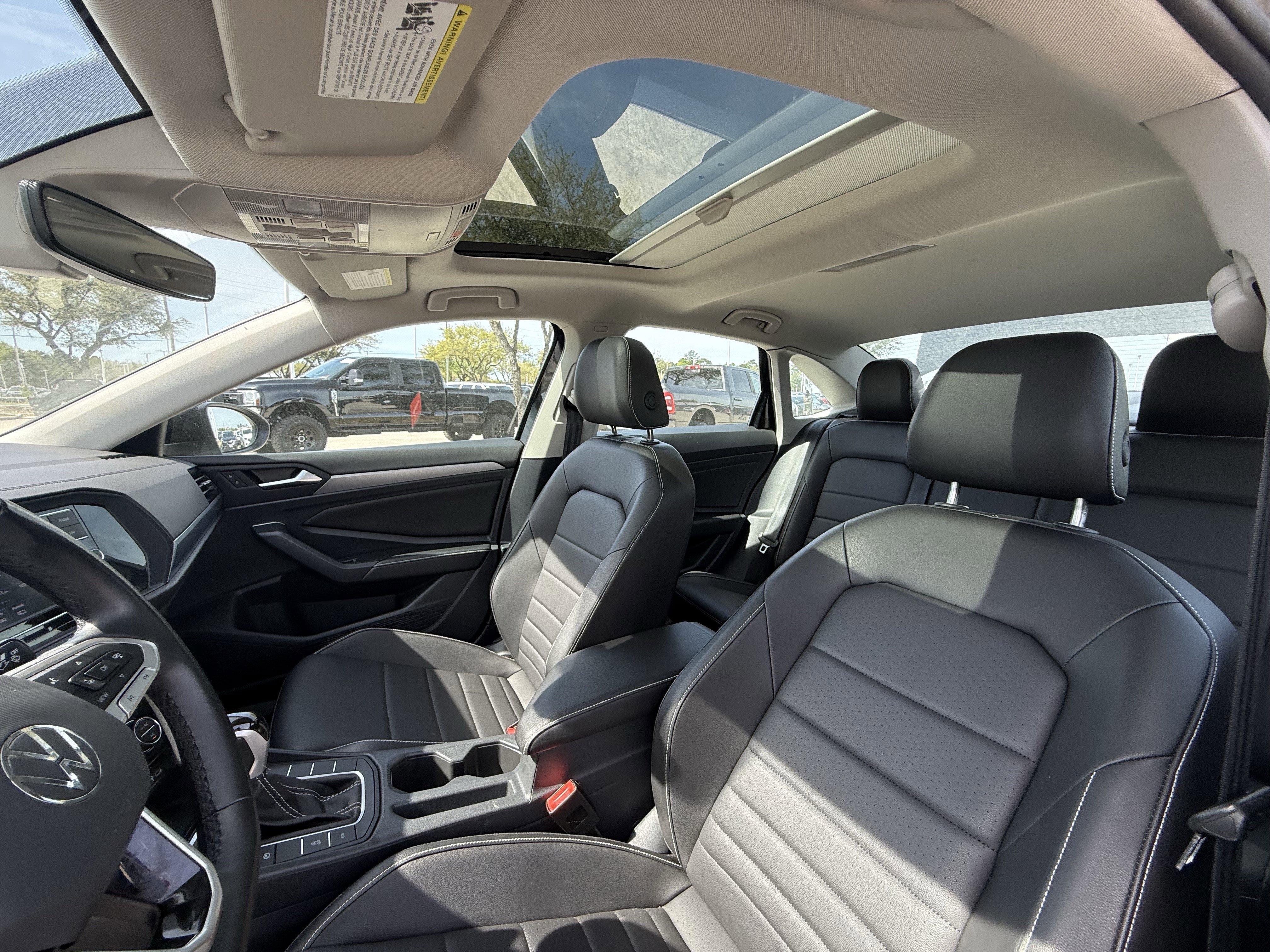 Used 2024 Volkswagen Jetta SE image 28