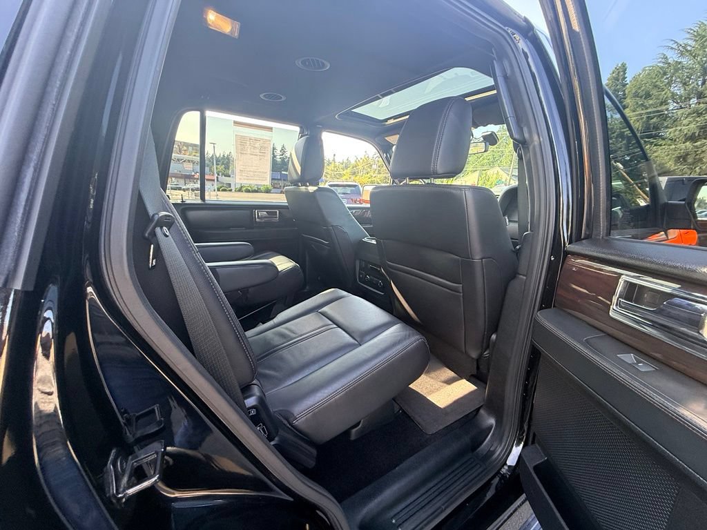Used 2017 Lincoln Navigator Reserve AWD/4WD image 36