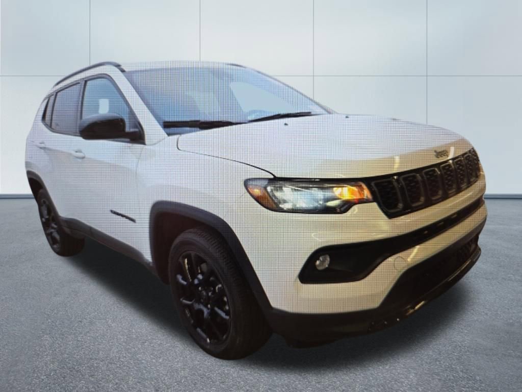 Used 2025 Jeep Compass Latitude w/ Convenience Group image 2