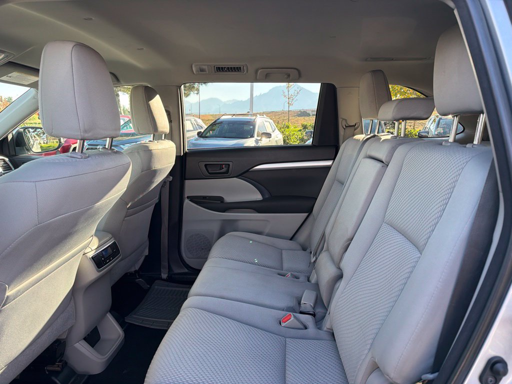 Used 2018 Toyota Highlander LE w/ Protection Package #3 AWD/4WD image 21
