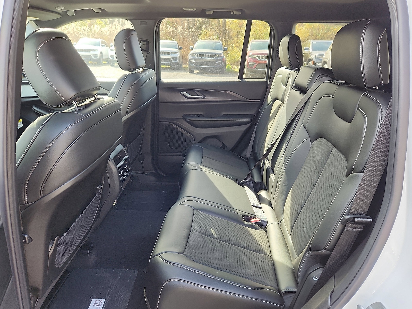 New 2025 Jeep Grand Cherokee Altitude image 6