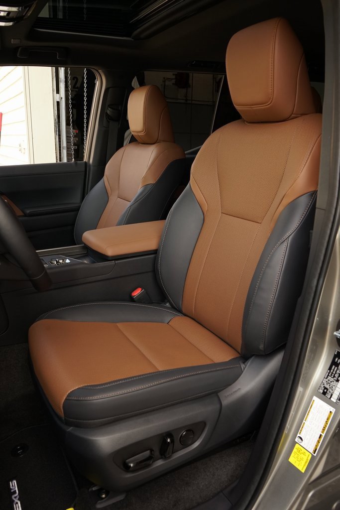 Used 2025 Lexus GX 550 image 9
