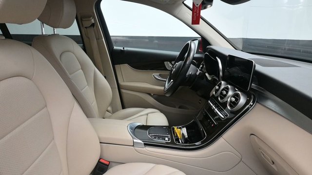 Used 2022 Mercedes-Benz GLC 300 4MATIC image 13
