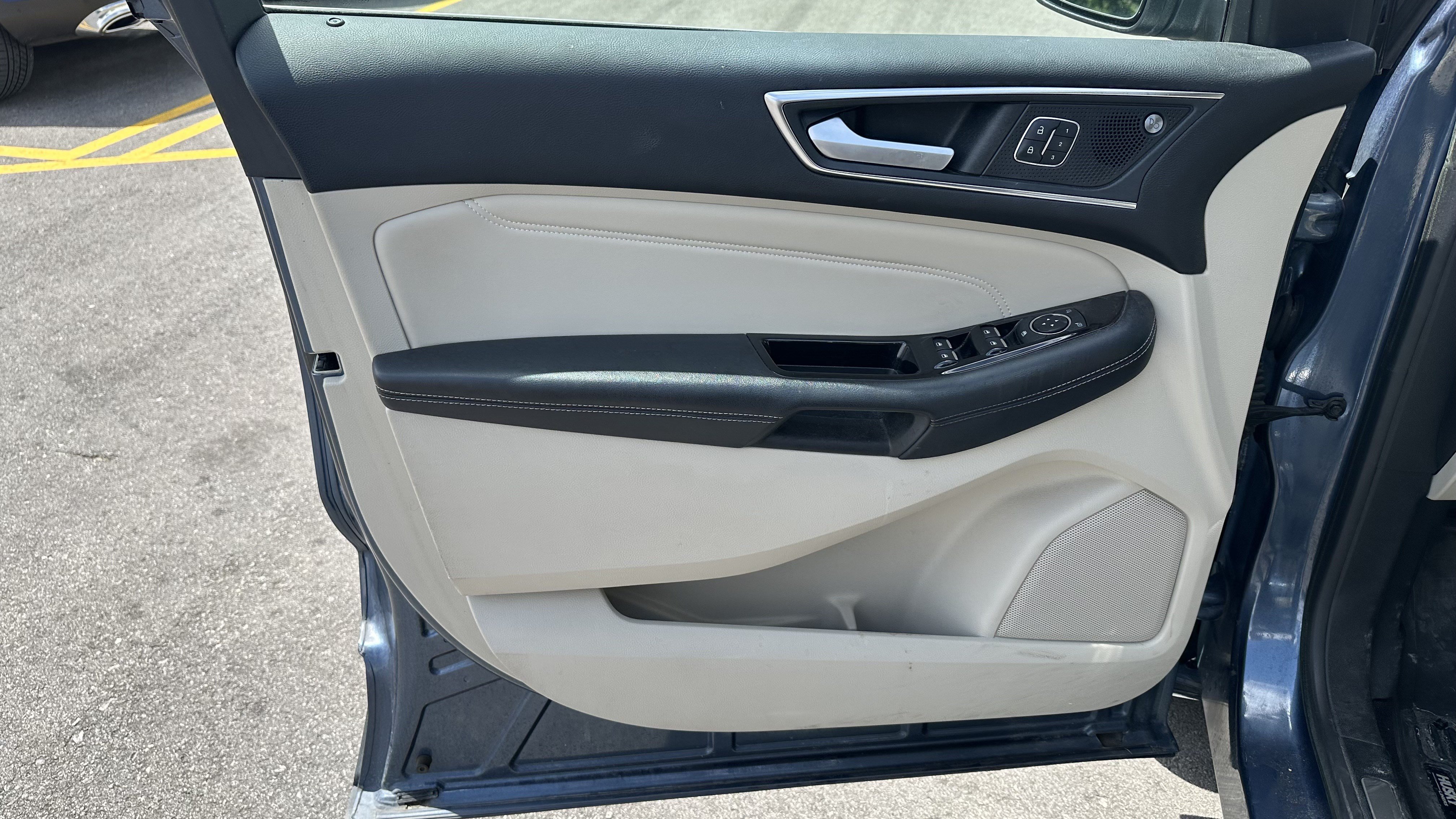 Used 2019 Ford Edge Titanium w/ Equipment Group 301A AWD/4WD image 17