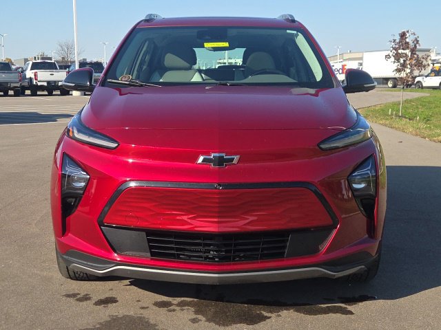 Used 2023 Chevrolet Bolt EUV Premier w/ Sun & Sound Package FWD image 3